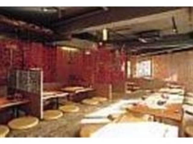 モダン和風の店内はゆったりとした雰囲気_えんざ