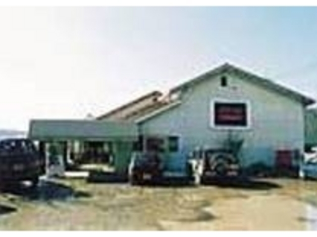 地元でも有名な、ホテル鐘山苑の前にある_サファイ屋
