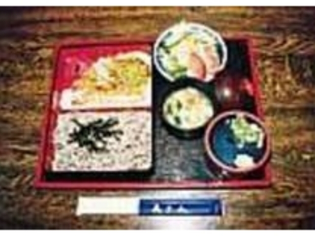 味もボリュームも満足の『天重セット』_そば処あき山