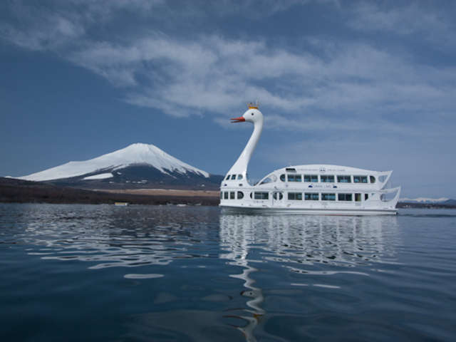 山中湖遊覧船 白鳥の湖
