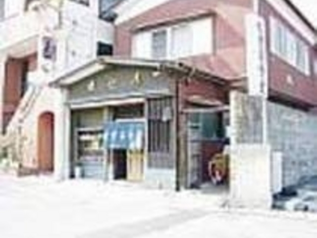 「昔ながらの食堂」を思わせる店構え_味世屋食堂