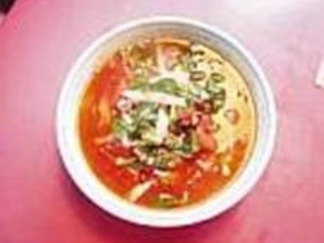 食欲をそそるトマトベースのスープの宝天麺_中華料理 寿楽