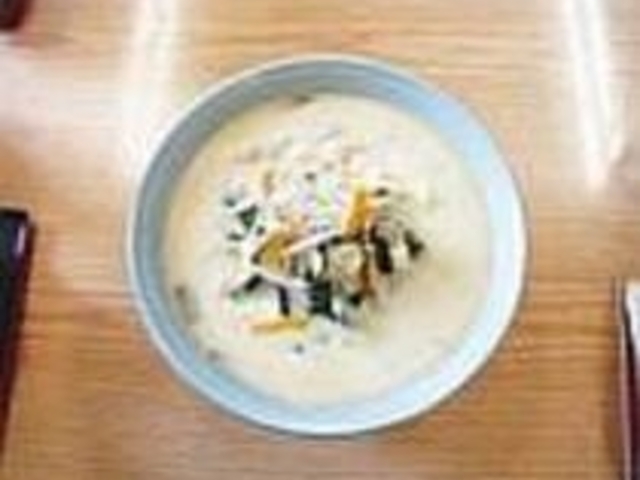 ちょっと珍しい、こってりと白いスープ_西川屋