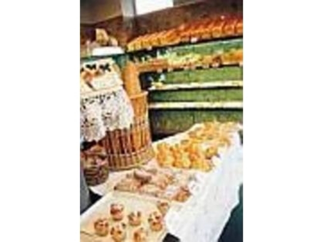 店頭に並ぶパンは季節ごとに変わる_シュヌルバールト