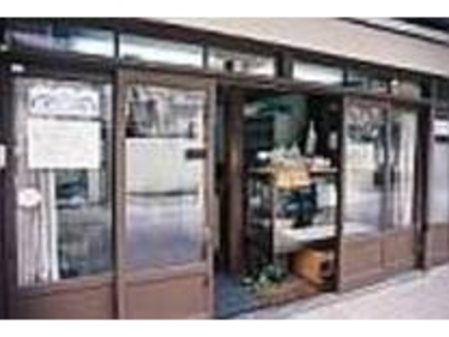 店の前にはいつも香ばしい匂いが漂っている_フロイン堂