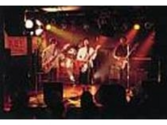 若手グループも多数出演中なので要チェック_苦楽園YELLOW JACKETS