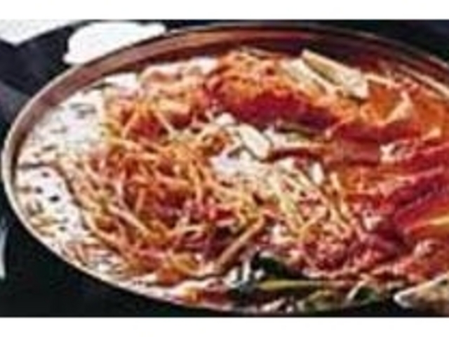 具だくさんのキムチチゲ(1260円)_明洞