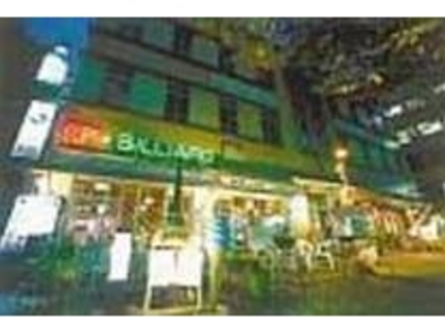店の外にも席が設けてあり、開放的だ_JACK・CAFE EAST&WEST