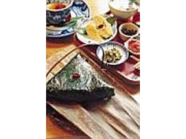 軽く茶碗2杯分はあるおにぎりに大満足_茶房 蔵