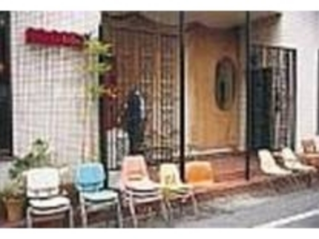 アメリカのカラフルなイスが店頭に並ぶ_BURDOCKS