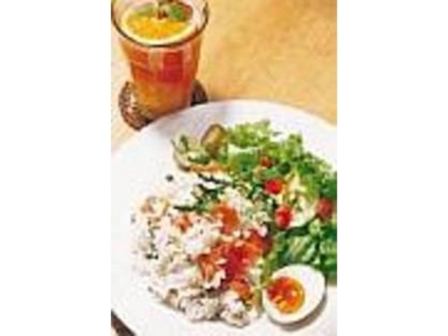 ランチは料理1品にコーヒーか紅茶を選べる_GOOD DAY CAFE