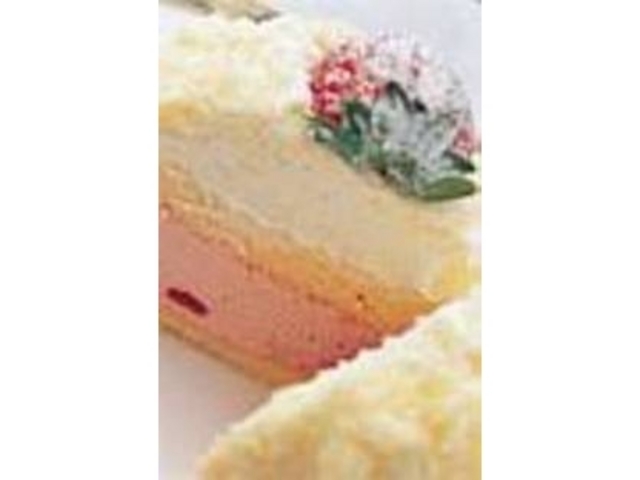アイスやクリームにもいちごを使用_お菓子の城レストラン