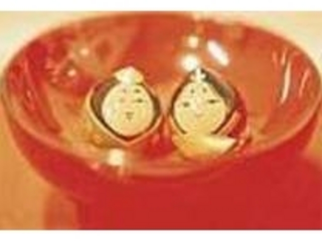 時間が経つに連れて艶が出てくる「豆びな」_相澤漆芸工房