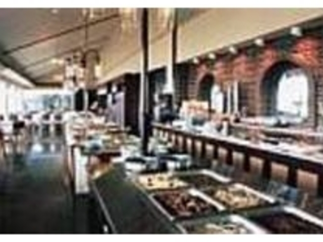 ランチバイキングも楽しめる広々とした店内_ナチュラルファームシティ 農園ホテル