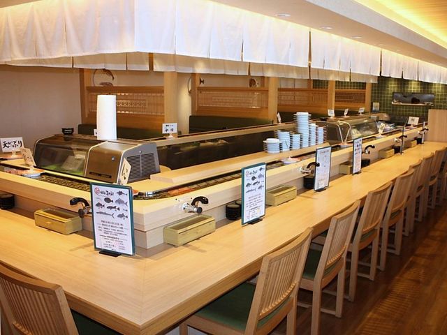 回転まるはではお寿司も!!_まるは食堂旅館