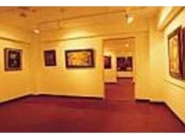 ティレク&ティレセク夫妻の作品を展示_ティレク&ティレセク美浜美術館