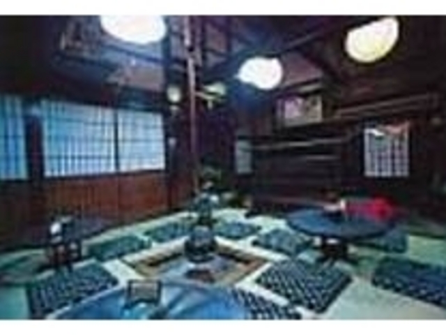 囲炉裏を囲み畳に座ってじっくり味わえる_茶屋三番町