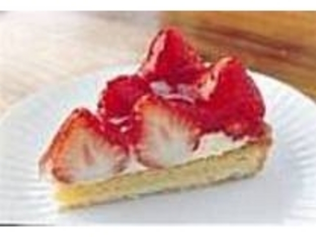 朝摘み苺を使う『苺のタルト』(期間限定)_お菓子の森くぎの