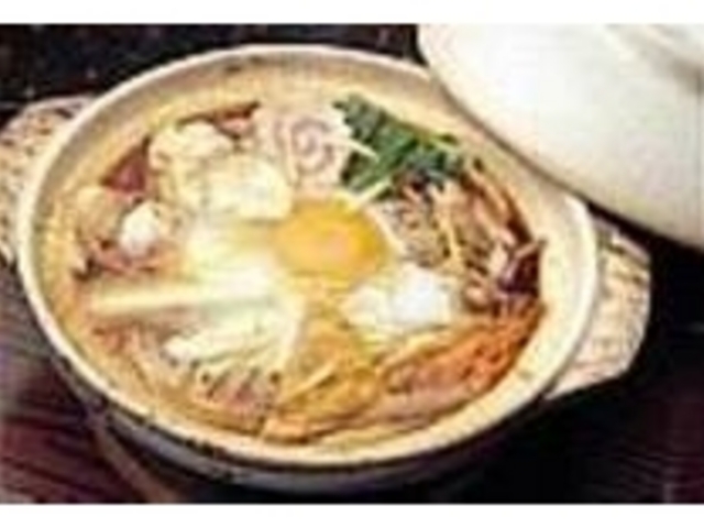 具沢山の『鍋焼きうどん』(650円)_松月