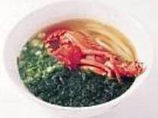赤い殻がゴージャスな『伊勢エビうどん』_マル井