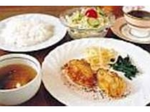地元の旬の野菜をたっぷりと使った料理_レストラン Tタイム