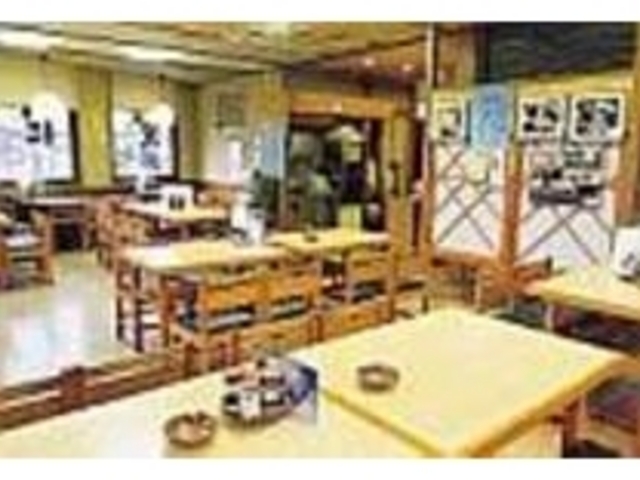 純和風の店内で、この地ならではのご馳走を_お食事処 山よし
