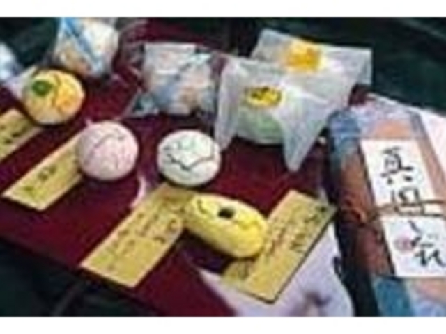 季節を表現した和菓子は、お土産にも人気_紅谷三宅