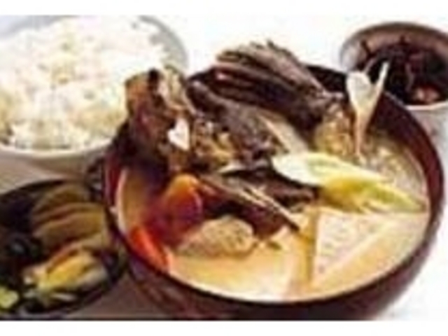 肝を溶かし、一味唐辛子をかけて食べよう_魚河岸食堂