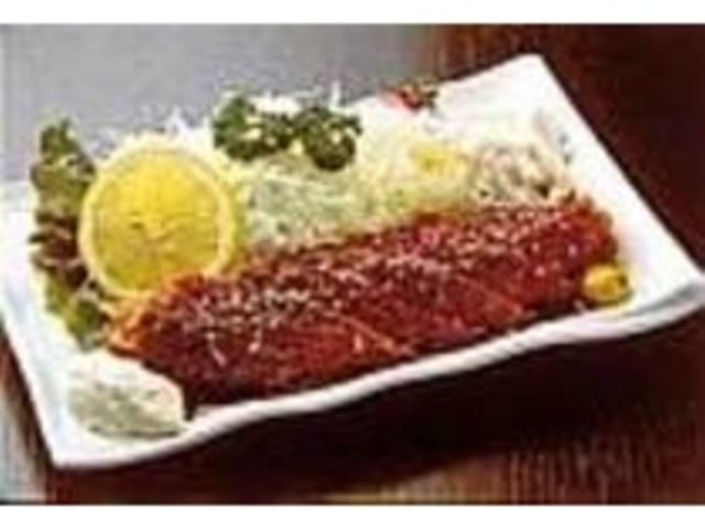 『まぐろステーキかつ』は秘伝のソースで_お食事処 大漁横丁