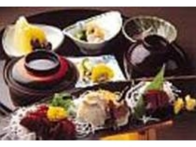 鯨のひげを皿にした『特製鯨ひげ皿盛定食』_港の見えるレストラン古母里