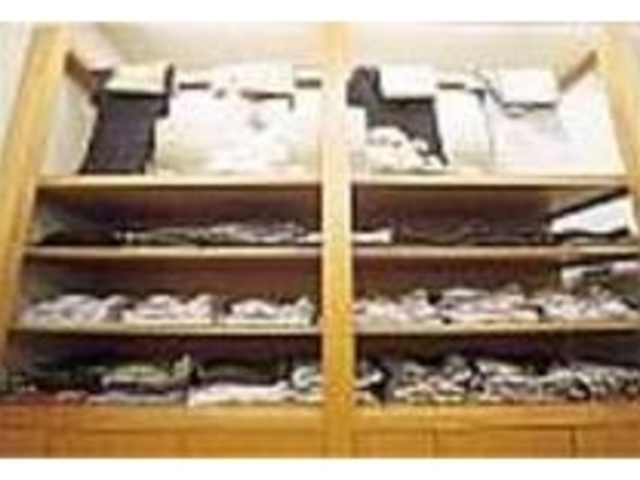 仕立て着物や帯が常時1000点近く並ぶ_きものリサイクル ながもち屋