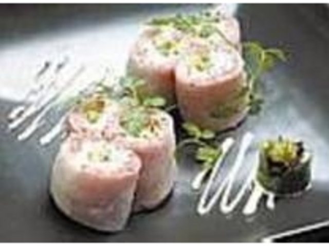 人気メニューの『ネギトロの生春巻』_快食市場 サライ