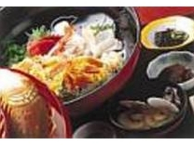 直径約30cmの大丼に鮮度抜群のネタが_浜料理 ふるさと