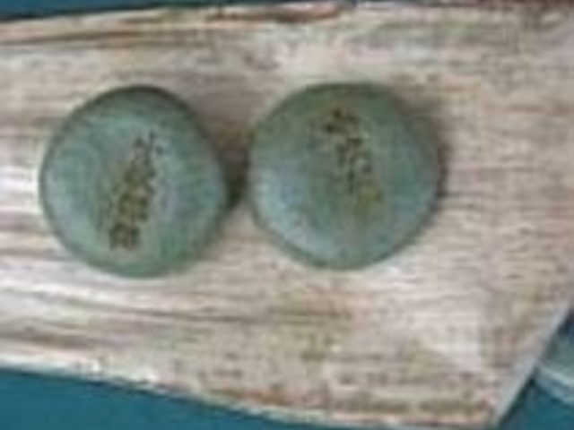 『小次郎もち』は黒アン入りの草もち_不思議城下町 菓子工房 緑の里