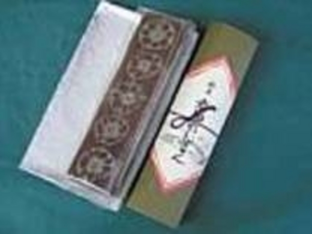 カステラを羊かんで挟んだ『岩国れんこん』_不思議城下町 菓子工房 緑の里