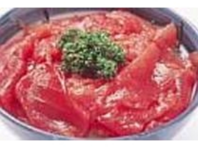 ボリュームたっぷりの『まぐろ中落丼定食』_丸青食堂
