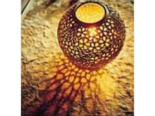 季節の草花を透かし彫りにした『燈火器』_寧屋工房