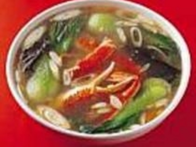 カニがいっぱい入った『相馬カニラーメン』_中国菜館 丸富