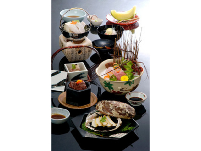 【特別会席】 松阪肉・伊勢エビ・あわび等を味わっていただく究極の贅沢会席です。_四季会席・松阪肉会席 相生