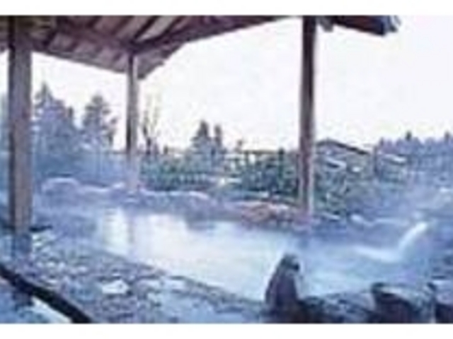 月を眺めながら浸かるのもまた格別だ_露天こぶしの湯
