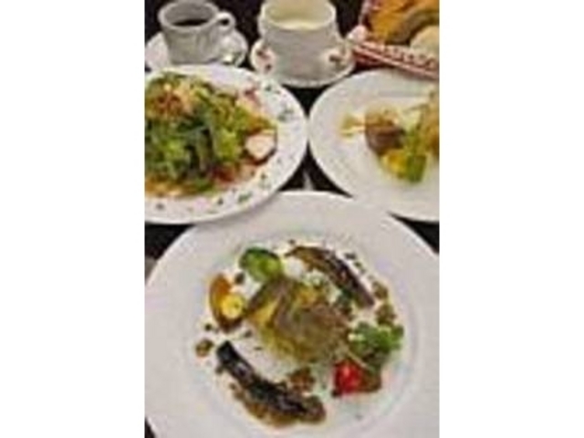 肉または魚を選ぶ全7品の地中海ランチ_地中海市場/五穀市場