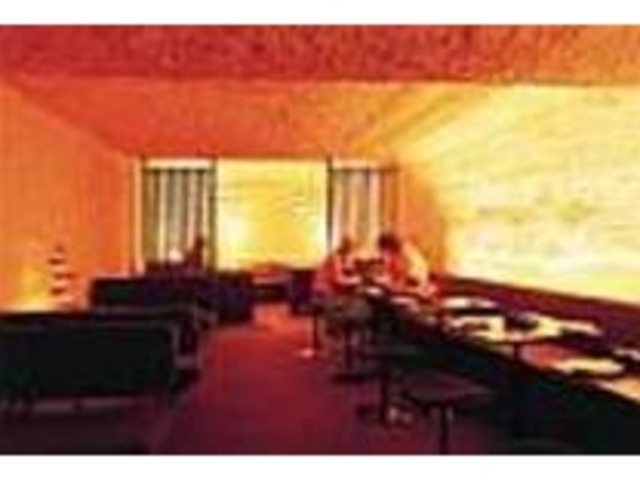 隠れ家的空間には、絶えずジャズが流れる_boogaloo cafe四条店