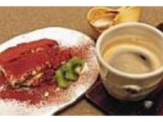 手作りのデザートは、女性に人気だ_CAFE CUBE
