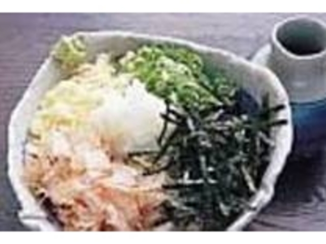 おろし(ソバ)は、具で麺が見えないほど_蕎麦切 塩釜