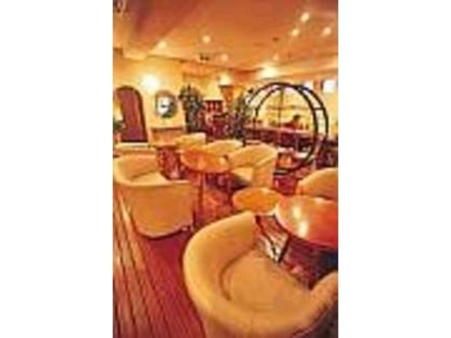 ゆったりソファーで長居したくなるカフェ_cafe galleria
