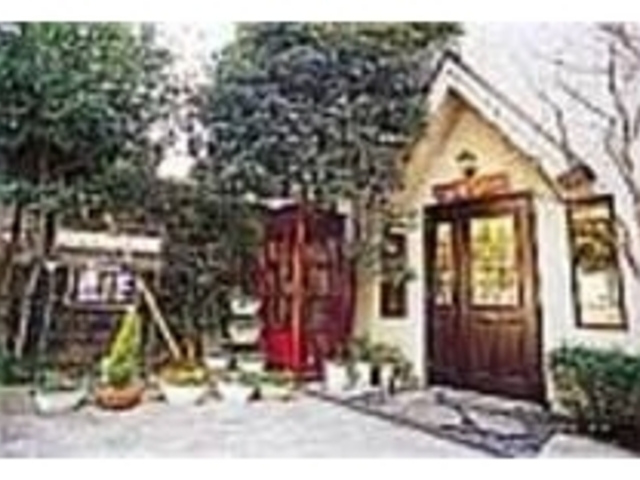 隠れ家的な雰囲気をかもし出す店構え_ファインエステート