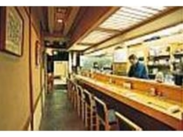 カウンター席に座ってじっくり味わおう_魚介屋 玄徳