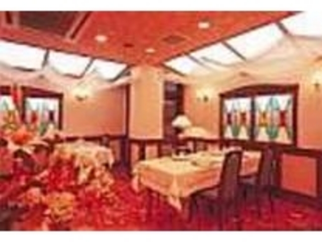落ち着く照明で、芳ばしい香りが漂う店内_ル・ソレイユ