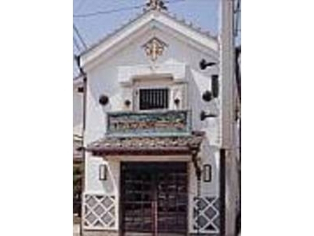 栄町バス停斜め前、風格ある蔵造りのお店_羽床総本店 三崎栄町店