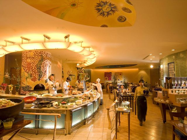 明るく開放的な店内_ヒルトン名古屋